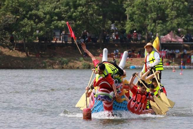端午节龙舟锦标赛一直都是竹南珍贵的民俗文化。（苗栗县政府提供／李京升苗栗传真）