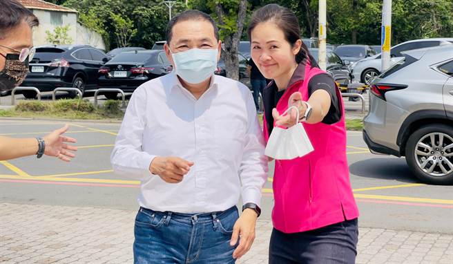 新北市长侯友宜今日上午出席北台区域合作发展平台，对于是否会见新加坡总理李显龙，态度带有玄机。（吕健豪摄）