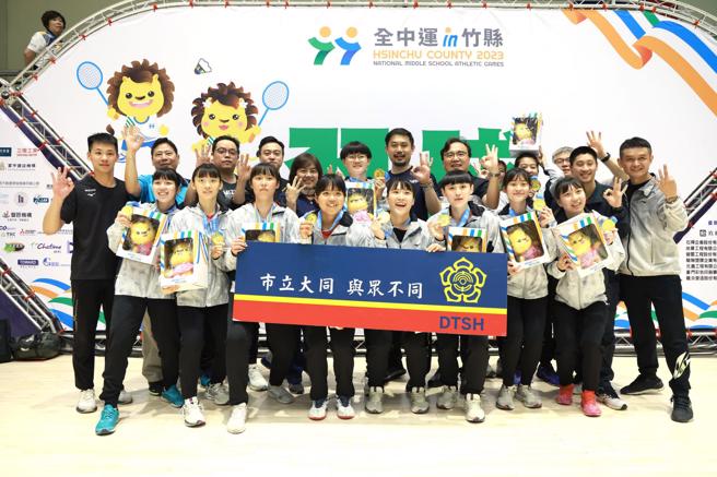 台北市立大同高中完成全中运羽球女团3连霸。（新竹全中运提供）