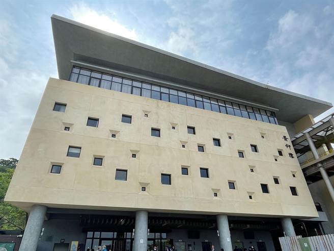 对于礼仪师乙级证照考试遭批比台大还难考，殡葬处长张世昌坦言，题目的确看起来不合时宜。（本报资料照片）