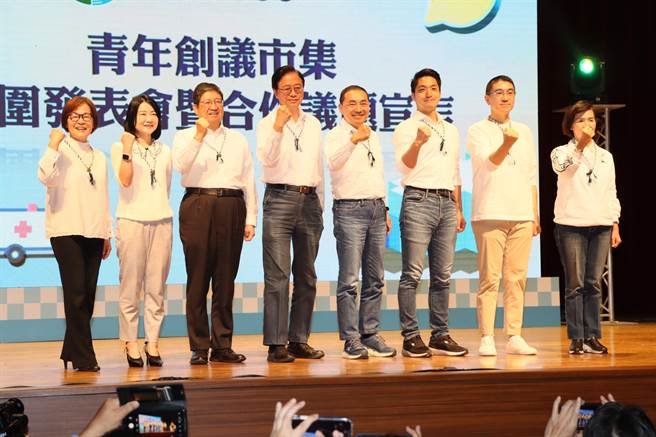 8县市正副首长发表宣言。（苗栗县政府提供／李京升苗栗传真）