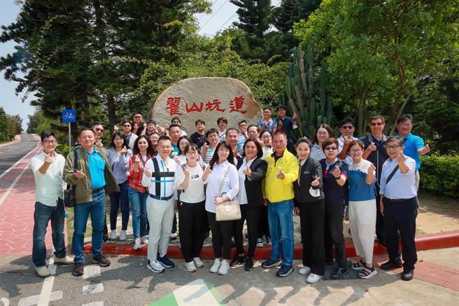 苗栗县长锺东锦20日率工务处团队一行30多人至金门展开3天2夜的参访之旅。（陈玉珍办公室提供）