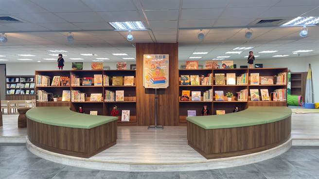 高雄市原住民故事馆的原住民数位文化学习中心，有儿童阅览空间及游憩空间。（林雅惠摄）