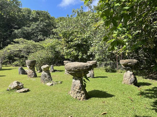 拥有逾2000年歷史的拉提石。（何书青摄）