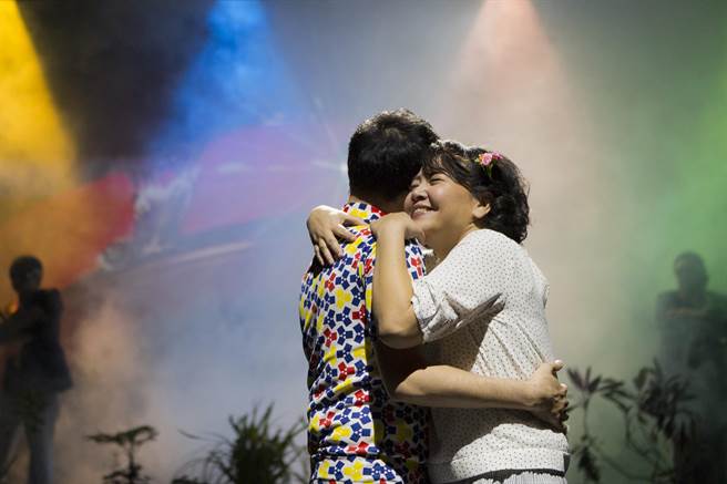 继2019年巴黎秋天艺术节（Festival d'Automne Paris）之后，莎士比亚的妹妹们的剧团导演王嘉明作品《亲爱的人生》，再获柏林雷寧广场剧院（Schaubühne Berlin）举办的「FIND新戏剧艺术节」（Festival Internationale Neue Dramatik）邀请，将于本周末在柏林一连演出二场。（莎士比亚的妹妹们的剧团提供）