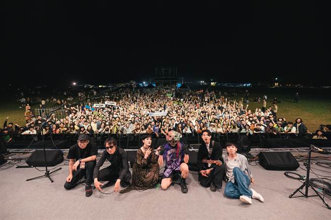 陈珊妮与GIGO于春浪合体，献唱《尼可拉斯》、《关闭太阳》嗨翻全场。（春浪提供） 