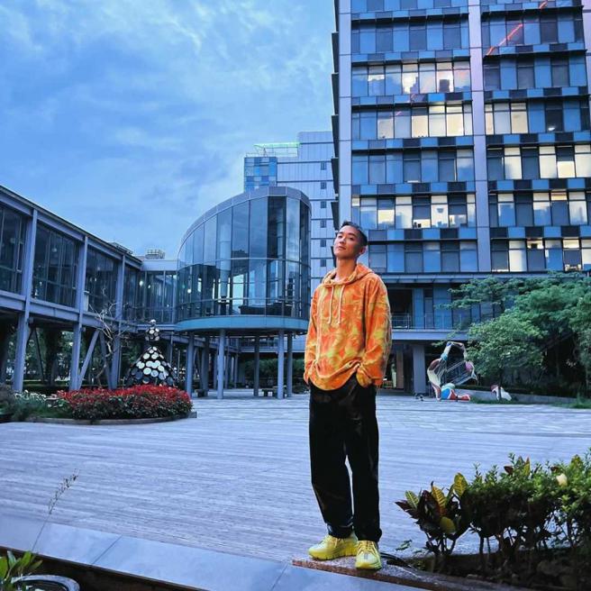 吴思贤当天穿的服装也曾在他的IG上曝光过。（图／取自小乐IG）