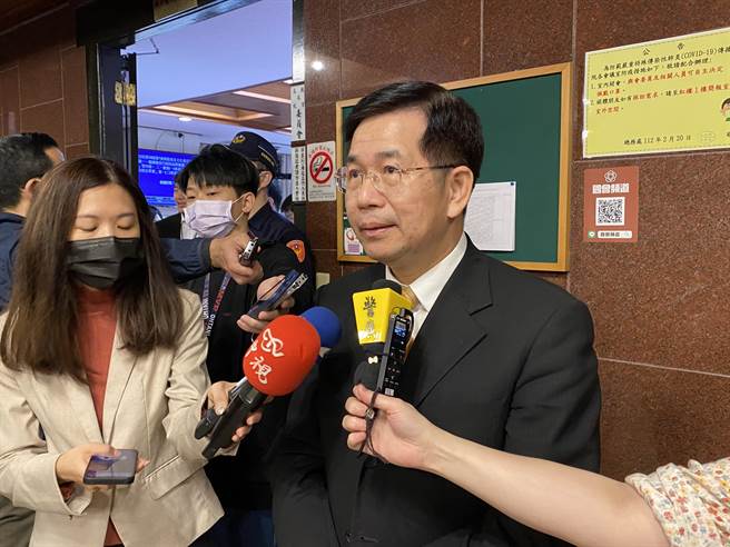 教育部长潘文忠今天表示，将邀请各县市政府及家长团体讨论，以解决私立国中招生乱象。（林志成摄）