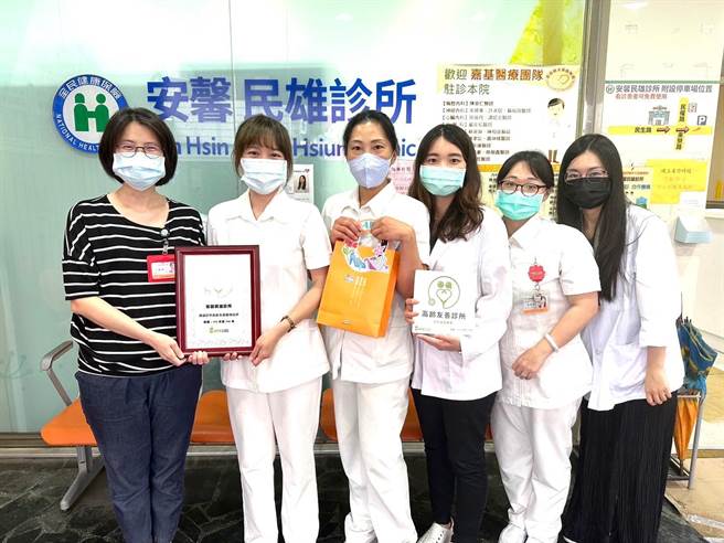 因应高龄化时代来临，嘉义县卫生局致力推动高龄友善健康照护机构，积极辅导医疗院所加入友善队伍，近期增加6间高龄友善诊所。（嘉义县政府提供／吕妍庭嘉义传真）