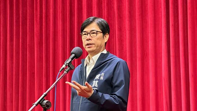 针对昨晚左营大停电，高雄市长陈其迈今（24）日说重话，要求台电加紧脚步来做改善，同时也请市府消保官搜集商家损失，后续与台电协商。（柯宗纬摄）