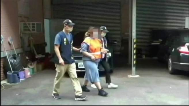 高雄警方日前至桃园逮捕主嫌陈姓女子。（翻摄照片／崔正纲高雄传真）