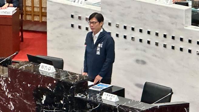 高雄市长陈其迈今（24）日到议会进行施政报告指出，5月底高雄供水应该没有问题，不会进入红灯的分区供水。（柯宗纬摄）