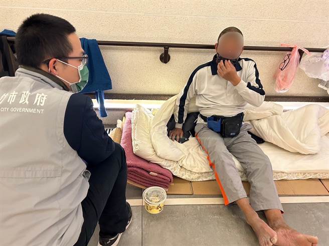有网友反映现在在新竹市竹莲地下道，游民居然在煮火锅，市府则回应表示，市府每周有固定办理3次夜间及白天不定期关怀访视。（新竹市政府提供／陈育贤新竹传真）