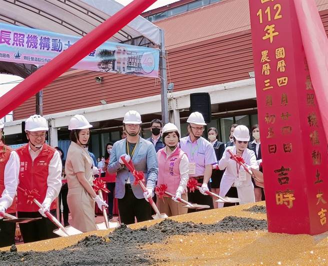 卫生福利部丰原医院附设后里长照机构24日举行动土典礼，行政院长陈建仁出席见证。（陈淑娥摄）