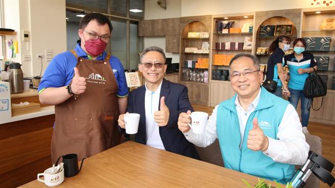  顶新赞助改善已使用6年的展售门市及咖啡烘培空间，增加烘培空间设置，提供身心障碍者多元培训的机会，让协会持续提供弱势族群优质服务。（伯立欧提供／吴建辉彰化传真）
