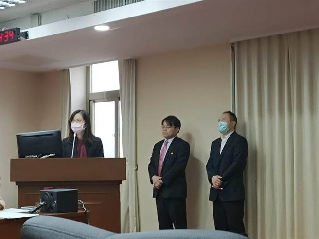 运安会代理主委许悦玲(左)与专任委员李纲(中)赴立法院交通委员会备询(简立欣摄).jpg