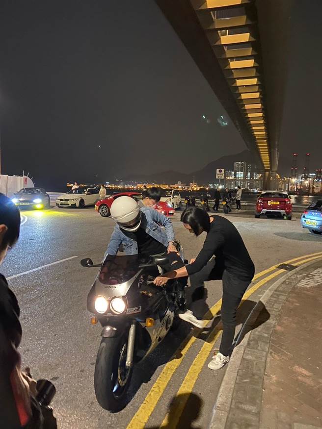 周霭宏在香港取景拍MV。（周霭宏本人提供）