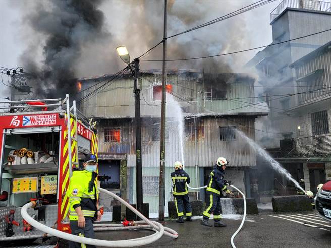 基隆市暖暖区一处民宅失火，导致一人死亡。（基隆市消防局提供／张志康基隆传真）