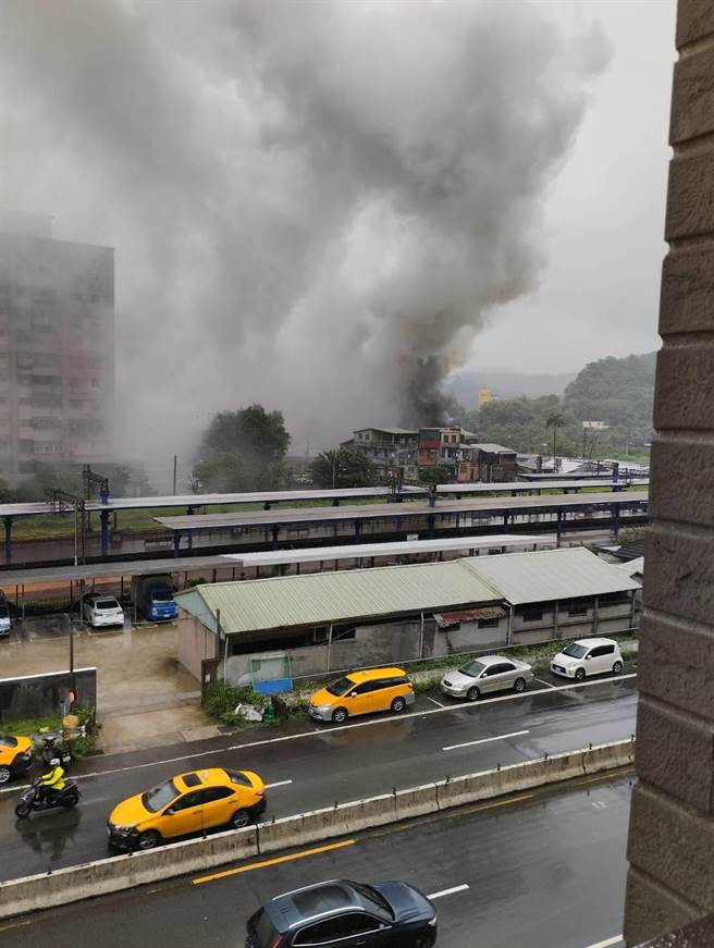 基隆市暖暖区一处民宅失火，导致一人死亡。（基隆市消防局提供／张志康基隆传真）