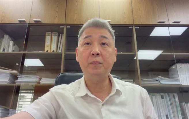 高雄盐埕区某宫庙遶境活动燃放鞭炮，造成空气污染，环保局将依法开罚。（高市府环保局提供／洪浩轩高雄传真）