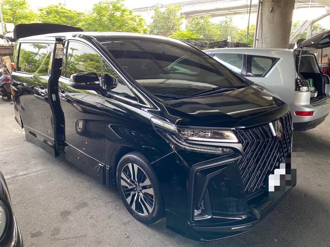 弘仁会「鲸鱼」座车遭开枪追击。（警方提供）