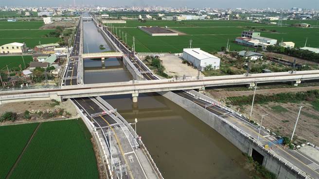 山脚排水铁路桥附近瓶颈段治理工程。（台中市水利局提供）