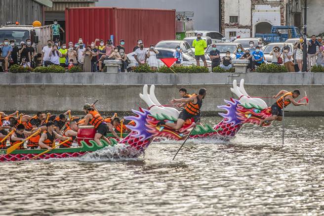 今年县长杯龙舟赛开始报名，公开组开放外县市参赛，夺冠奖金10万元。（罗浚滨摄）