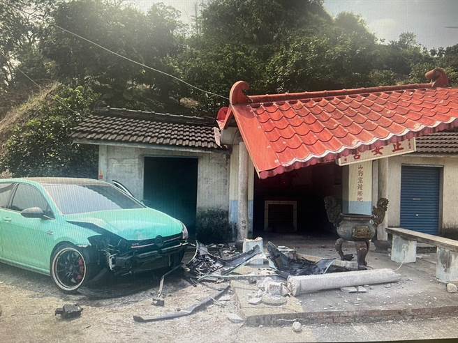 当地警方提醒，东山区174线沿线因多弯道，请驾驶人减速慢行，勿拿生命开玩笑。（读者提供／张毓翎台南传真）