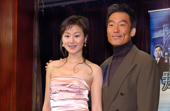 郑浩南2005年和万绮雯（左）来台宣传《我和殭尸有个约会》。（图／中时资料照片）
