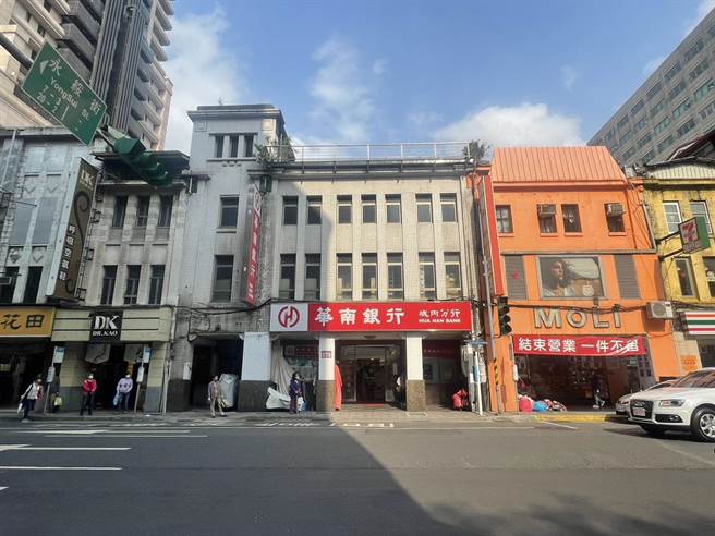 台北市中正区93号华南银行城内分行，在日本时代是「近藤商会」在台据点，台北市文资会昨审议后决议登录为歷史建筑。（北市文化局提供）
