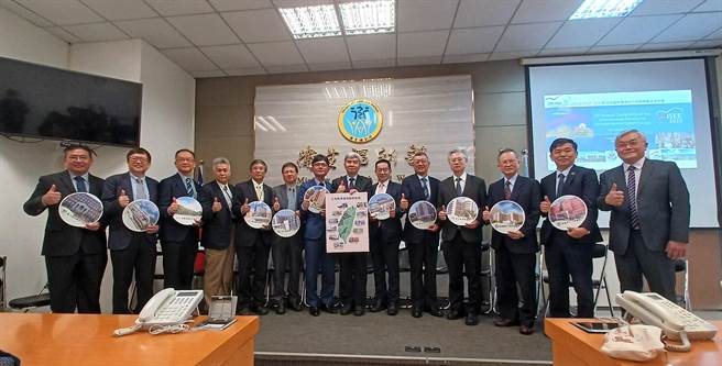 国家卫生研究院今天宣布与国内北中南11家医疗院所合作，成立「台湾精准环境医学联盟」，展开长期性的人体监测调查，建构臺湾环境健康监测网络。（王家瑜摄）