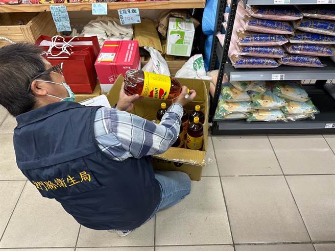 金门县卫生局派员稽查。（金门县卫生局提供）