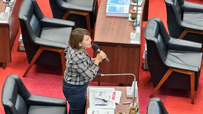 被视为女战神的国民党高市议员邱于轩今（24）日在议会质询时问及，市长陈其迈未来4年任期会做满吗？（柯宗纬摄）