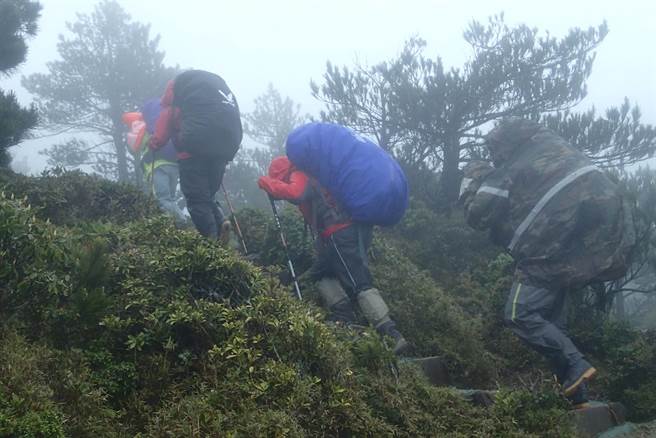 6人登山队遇锋面过境冒险登能高安东军，造成陈姓领队失温丧命，叶姓女队员失踪搜救中，玉管处吁登山民眾拿出撤退勇气。（玉山国家公园提供／杨静茹南投传真）