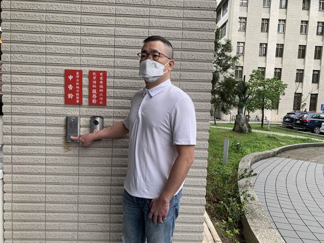 前華碩經理龔介平控告華碩董事長施崇棠誣告等罪。（李文正攝）