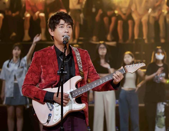 黄品源近来邀约不断，也开始筹备演唱会。(转载自＜来看我们的演唱会＞)