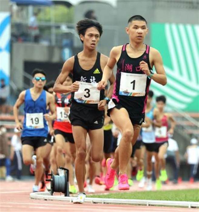 徐立纮在高男1万公尺以31：27.35打破高悬12年的大会纪录。（新竹县政府提供／罗浚滨新竹传真） 
