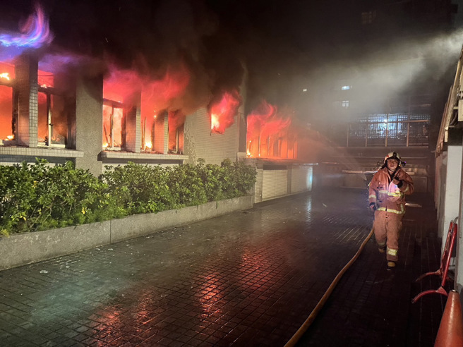 法务部调查局大楼24日传出火警。（民眾提供）