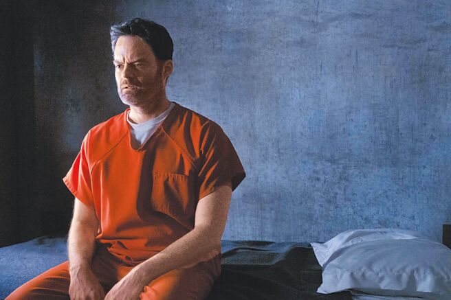 《杀手进城》第4季剧照，由比尔哈德饰演主角贝瑞。（HBO GO提供）