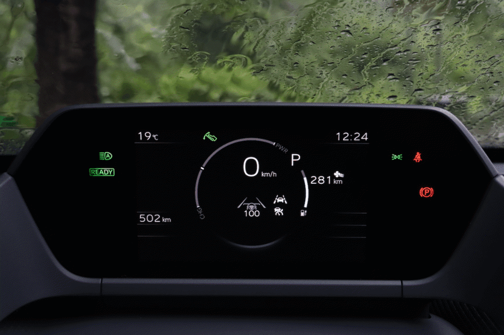 改進儀表顯示電量%數、快速充電性能，Toyota bZ4X 日規車型 5 月將推回廠軟體更新(圖/CARSTUFF)