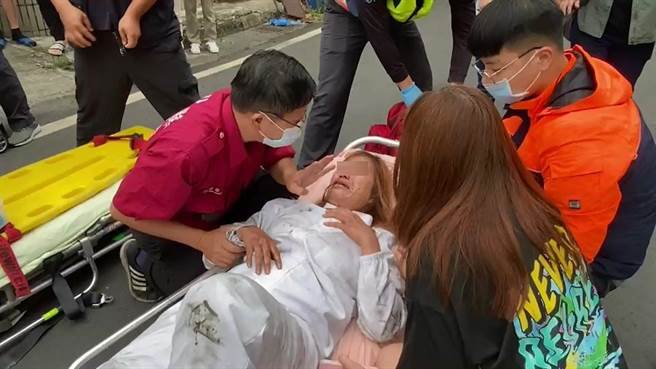 受困工人获救后仍十分惊恐。（民眾提供／孙英哲彰化传真）