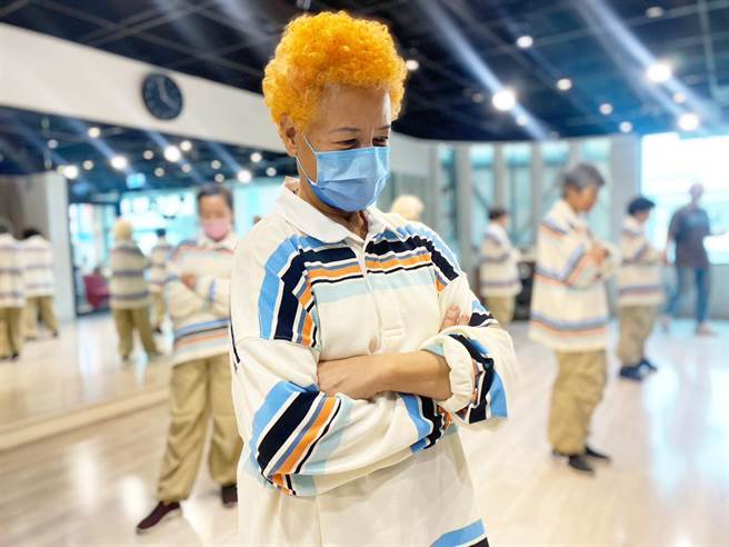 由屏县府培训、去年8月才成军的「Silver crew潮银舞团」，将于30日一路北上跳进台大杯热舞比赛、与年轻人尬街舞。（屏县府提供／谢佳潾屏东传真）