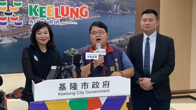 ▲市议员韩世昱感谢捐赠，并表示基隆长者真的很需要助听器。（徐佑升摄）