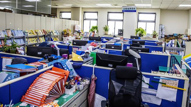 新竹县府农业处山保科工作烦忙，不是在山上就是在法院，5位技士离职跑光光。（罗浚滨摄）