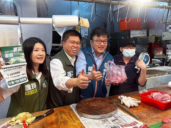 民進黨桃園5選區初選由楊家俍（右二）勝出。（楊家俍提供／呂筱蟬桃園傳真）