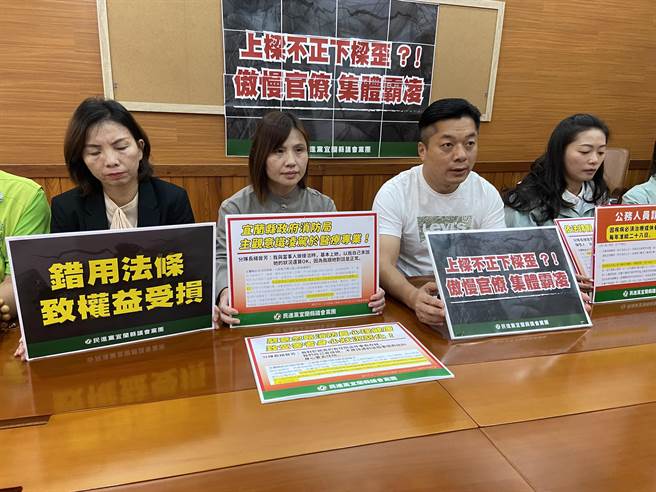 宜兰县议会民进党团抨击，县府为消防局的主管机关，县长林姿妙躲后面做缩头乌龟，应负起责任给当事人一个交代，别再「口号治县」。（吴佩蓉摄）