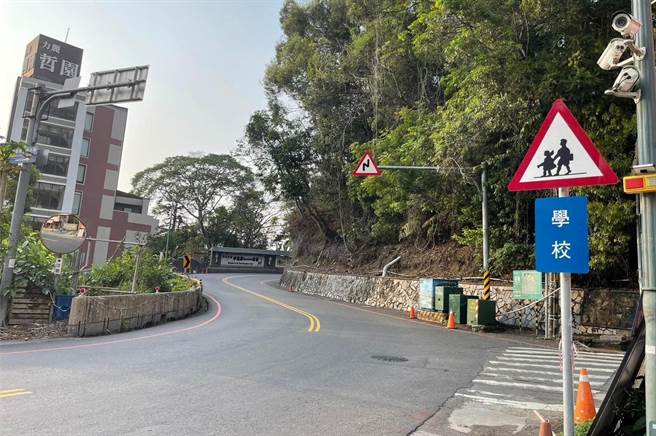 南投县议员石庆龙也要求相关单位检讨伊达邵国小路段的交通号志，保障居民进出安全。（石庆龙提供／杨静茹南投传真）