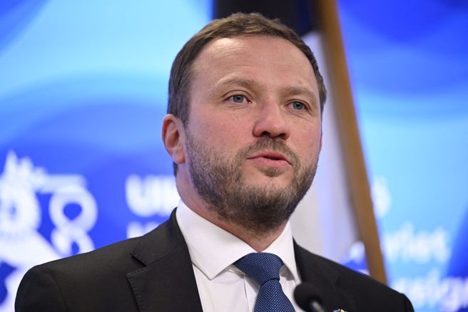 爱沙尼亚外长萨克纳（Margus Tsahkna）指出，卢沙野的说法与事实不符：根据国际法，爱沙尼亚自1918年起即为主权国家，已故前中国国家主席江泽民1994年在一份与已故前爱沙尼亚总统梅里（Lennart Meri）共同发表的声明中，也宣告这一点。(图/路透社)