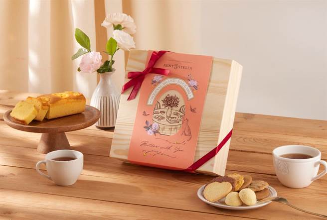 诗特莉推出母亲节限定礼盒「与你常伴」，限量5000盒，售价850元起。（诗特莉提供）