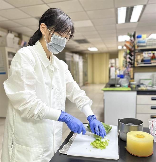 进入凤梨盛产期，屏县检验中心祭出检验费用补助专案。(屏县府提供)